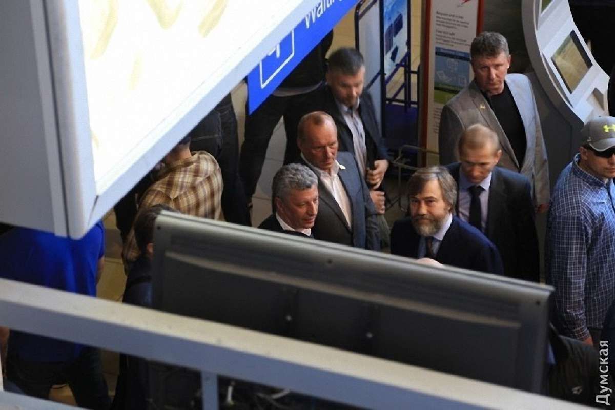 Нардепи від «Опозиційного блоку» вилетіли з Одеси чартерним рейсом 