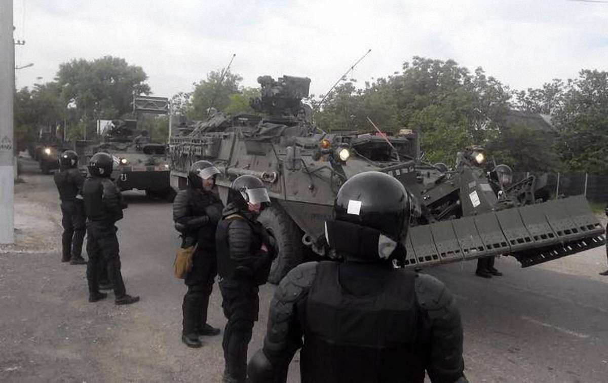 У Молдові соціалісти блокували колону американських військових