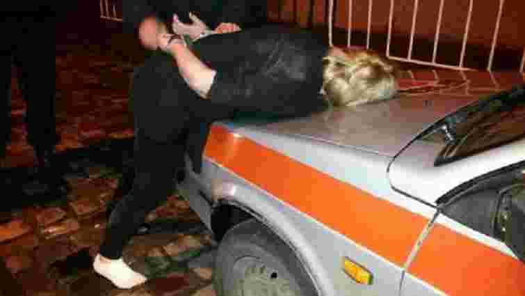 У Львові засудили двох жінок, які побили патрульного поліцейського