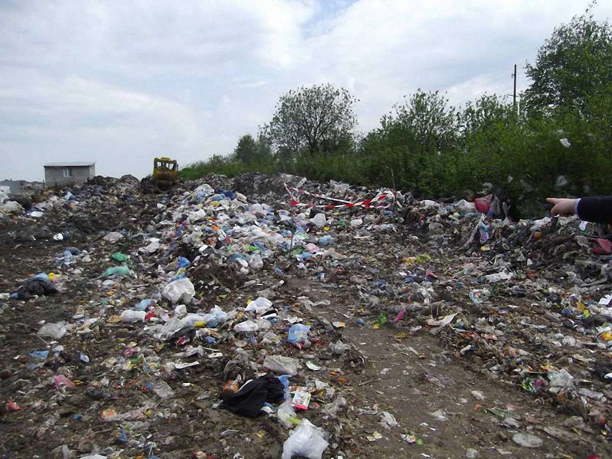 На Львівщині новонароджене немовля викинули на смітник