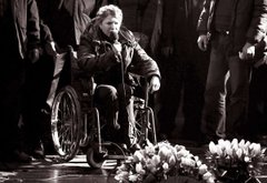 Інфантильна нація на колінах