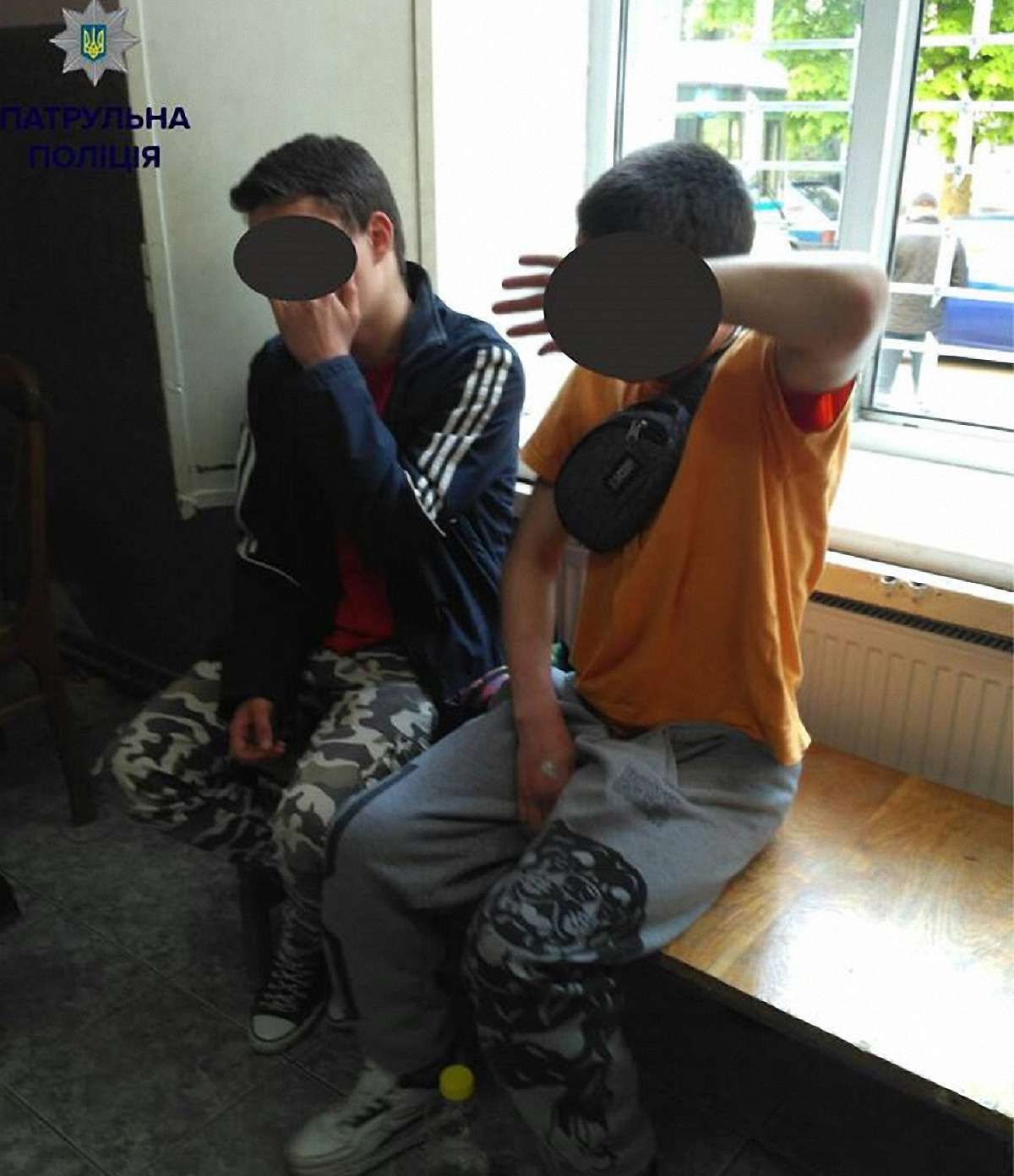 Львівські патрульні затримали двох підлітків-грабіжників
