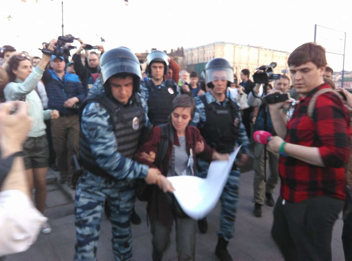 Під час мітингу на Болотній площі в Москві затримали опозиціонерів