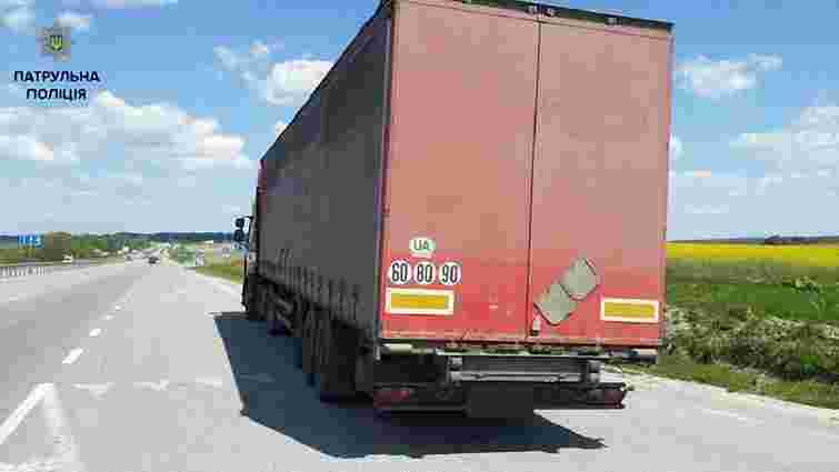 На Львівщині водіїв вантажівок оштрафували на €4500 за перевищення вагових норм