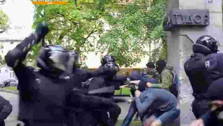Під час сутичок біля пам'ятника Тудору у Львові постраждали двоє поліцейських