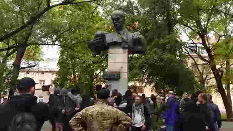 Поліція відкрила провадження через спробу знести пам’ятник Тудору у Львові