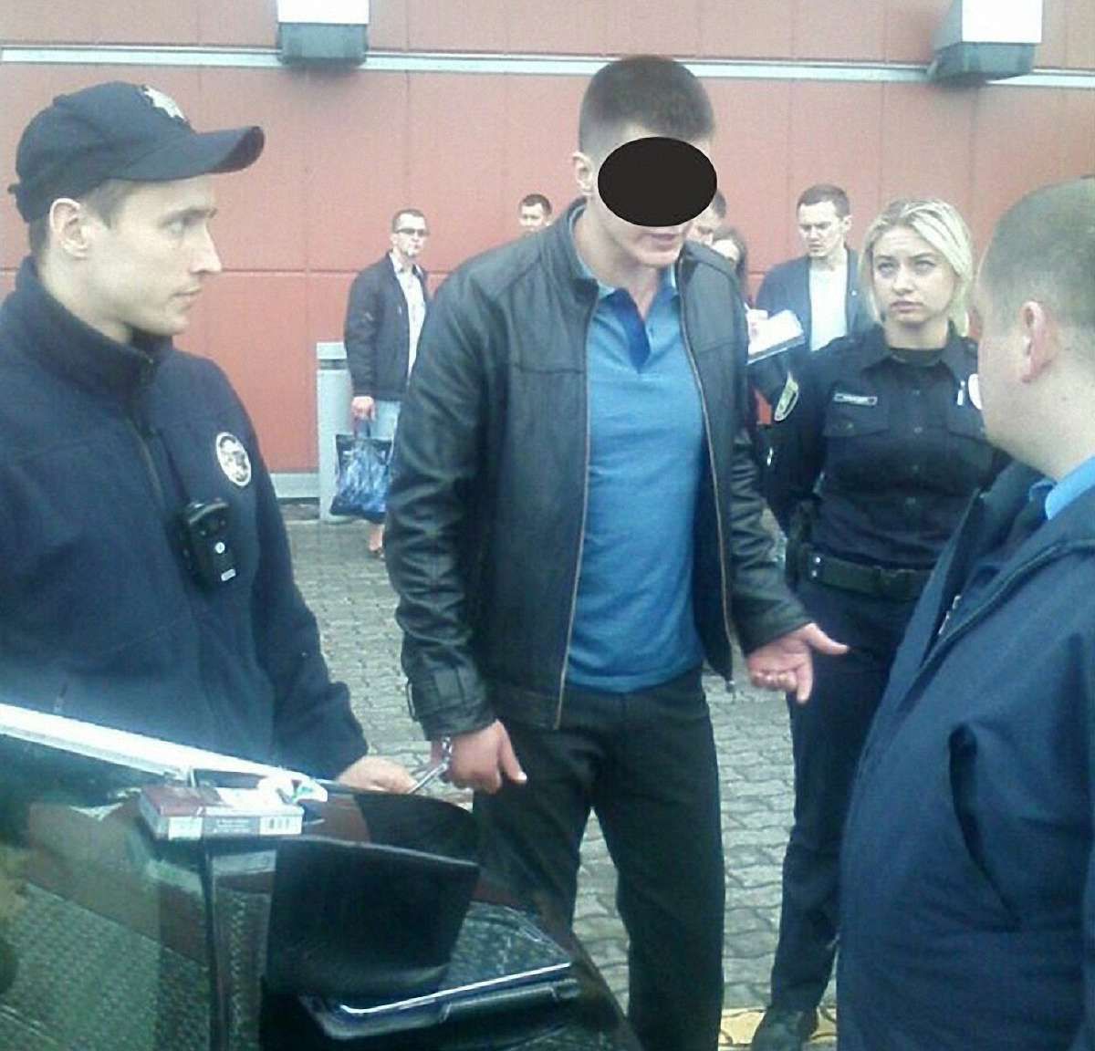 У Львові затримали викрадача номерних знаків під час передачі йому викупу
