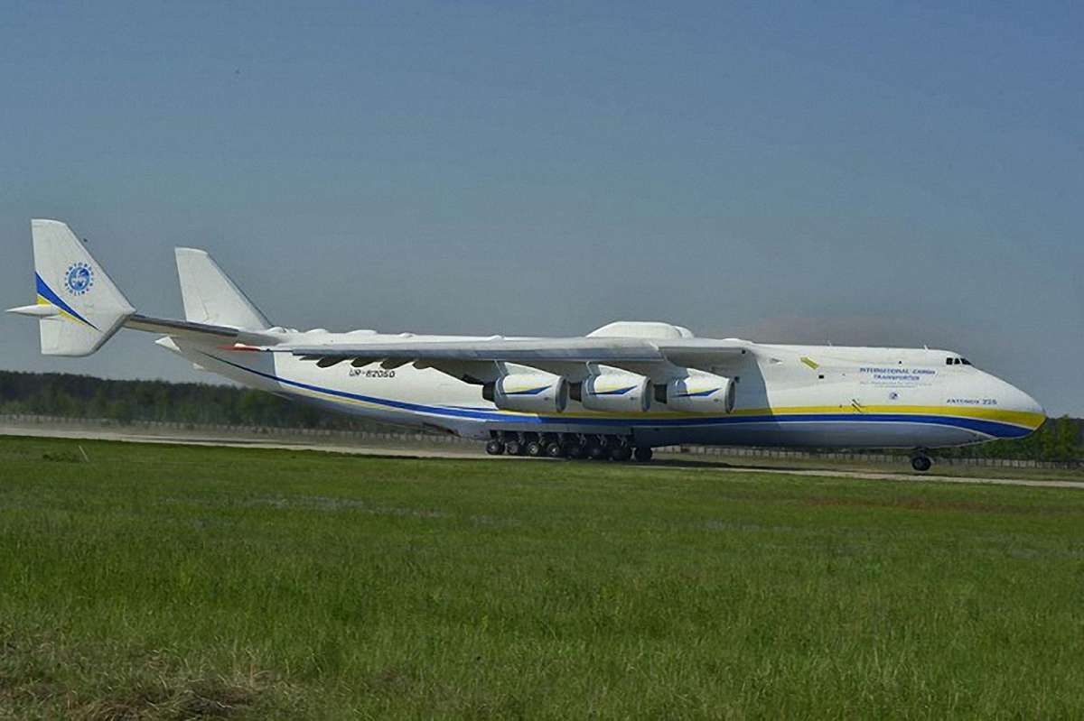 Найбільший літак світу вперше вилетів у комерційний рейс з Києва