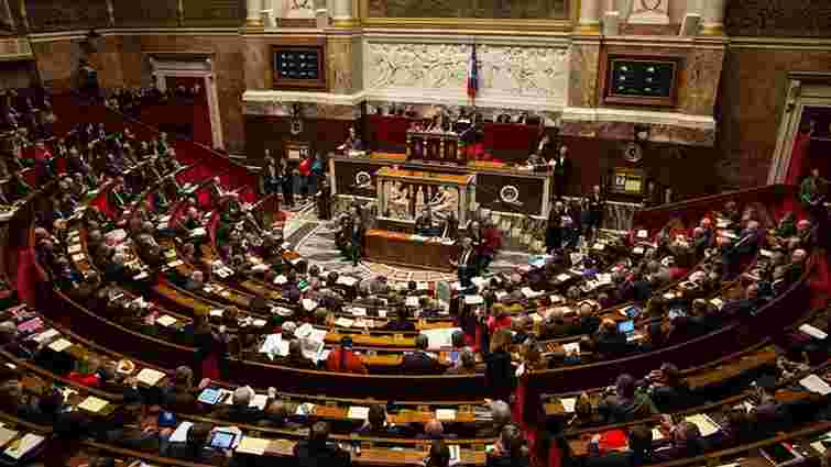 Парламент Франції відхилив вотум недовіри урядові