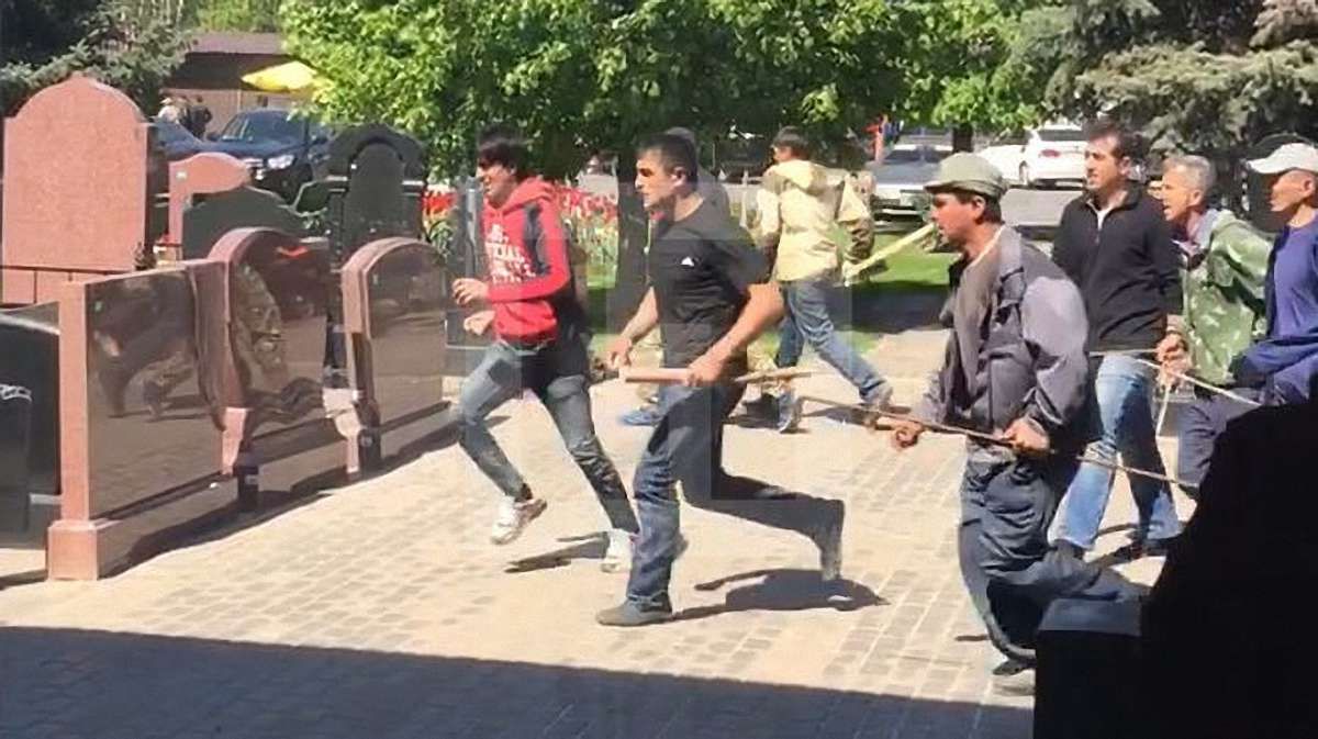 Бійня на кладовищі у Москві: двоє загиблих, 10 поранених, 50 затриманих