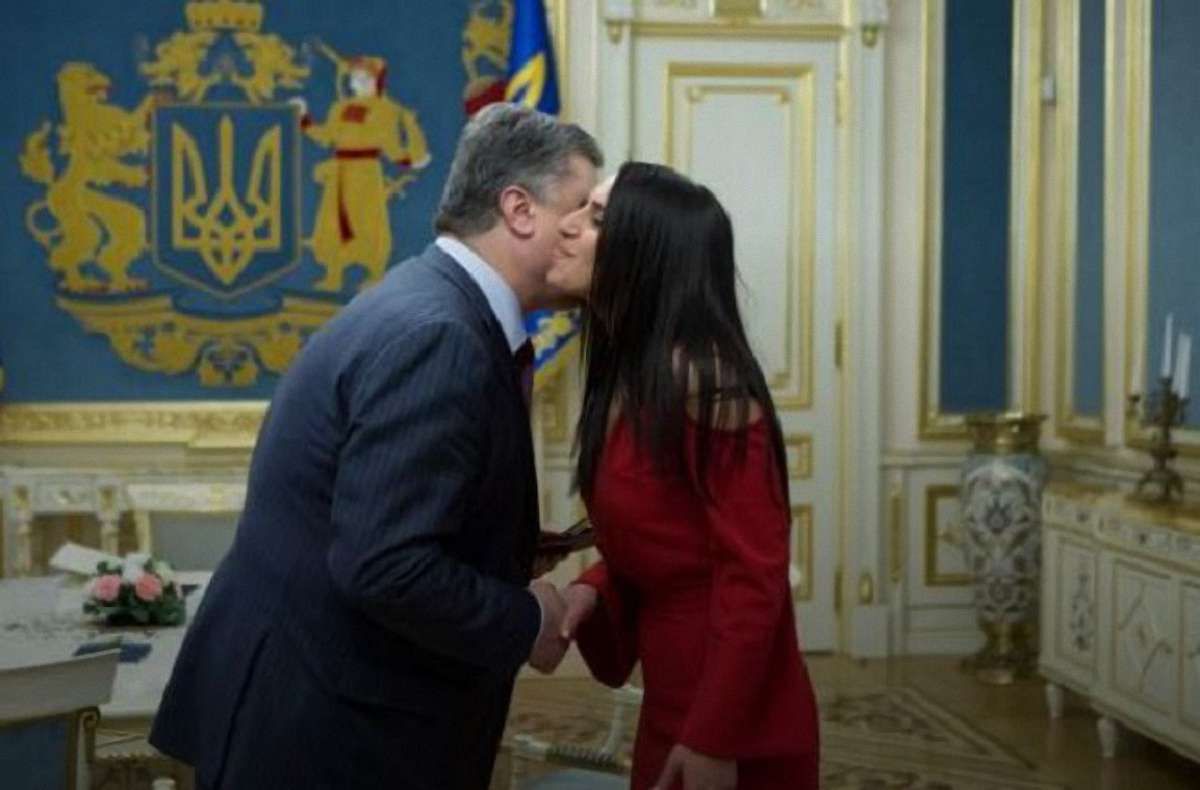 Петро Порошенко присвоїв Джамалі звання народної артистки
