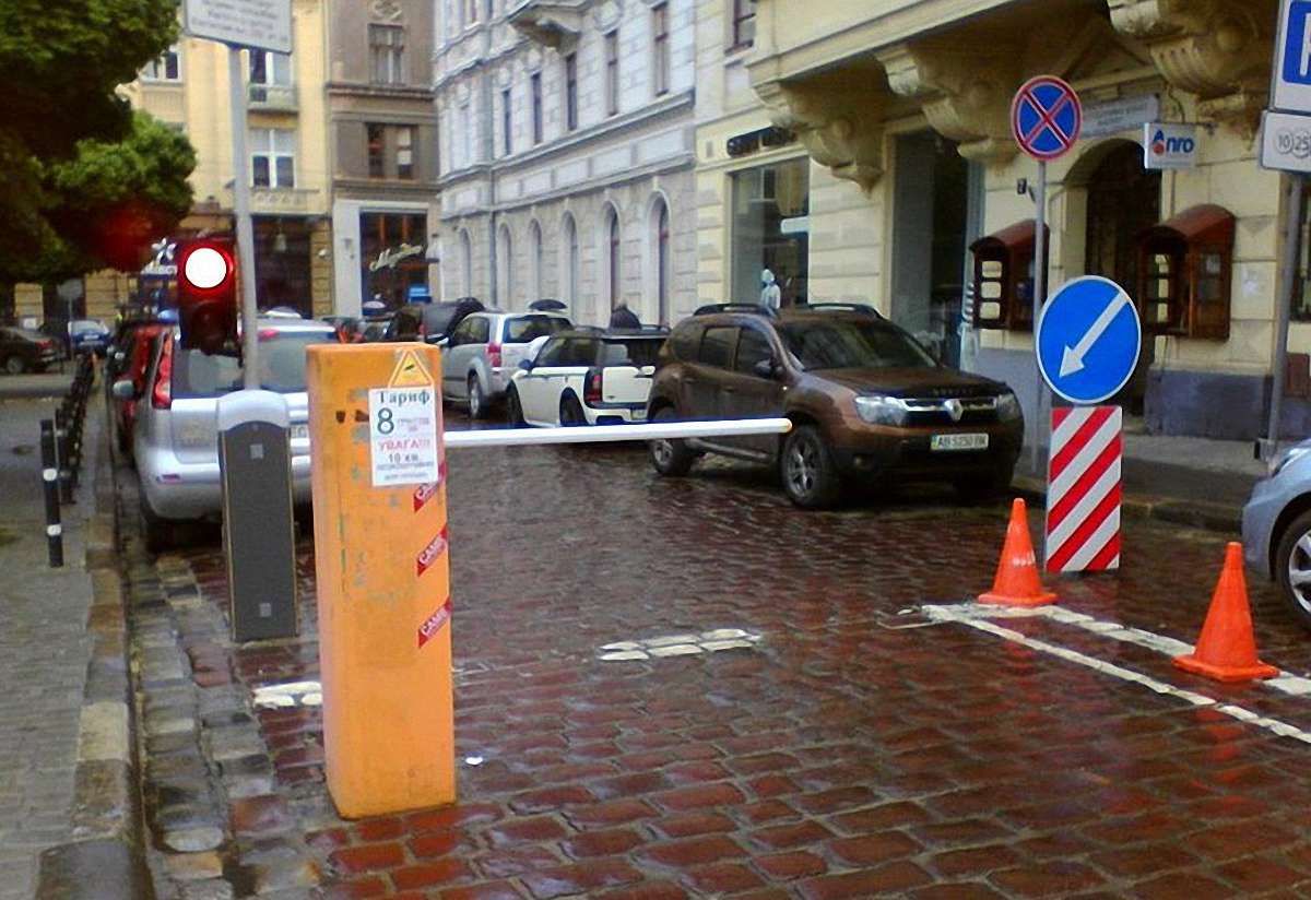 На парковці в центрі Львова вперше встановлять інформаційне табло