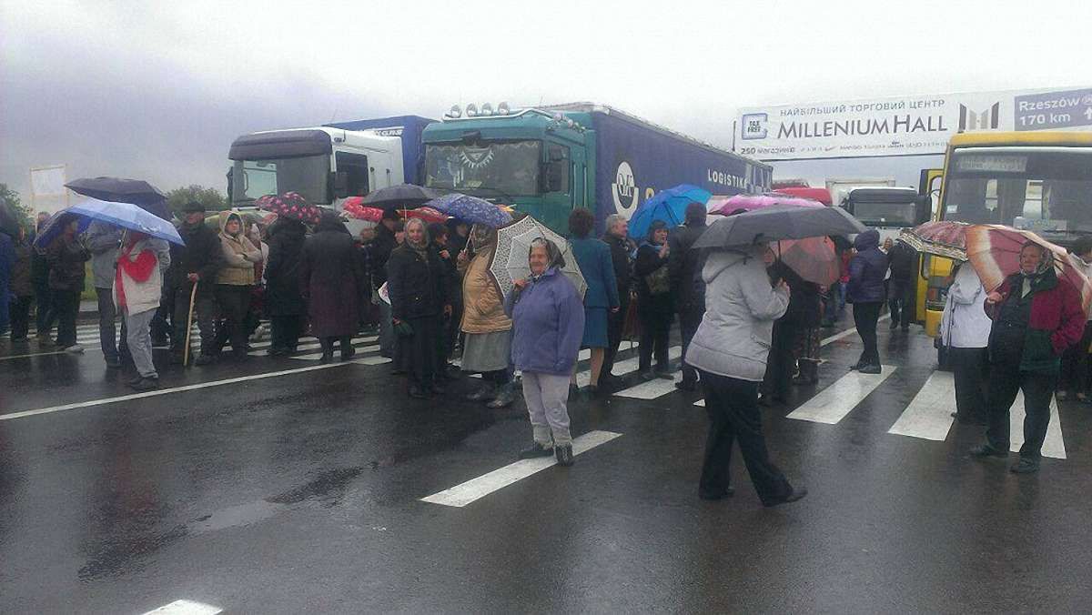 У с. Підрясне люди перекривали трасу Львів-Краковець