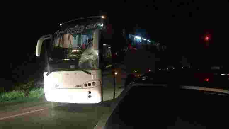 На Львівщині автобус, який їхав до Польщі, збив насмерть військового