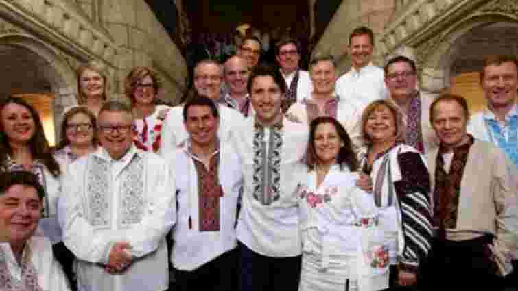 Прем'єр-міністр та урядовці Канади одягнули українські вишиванки
