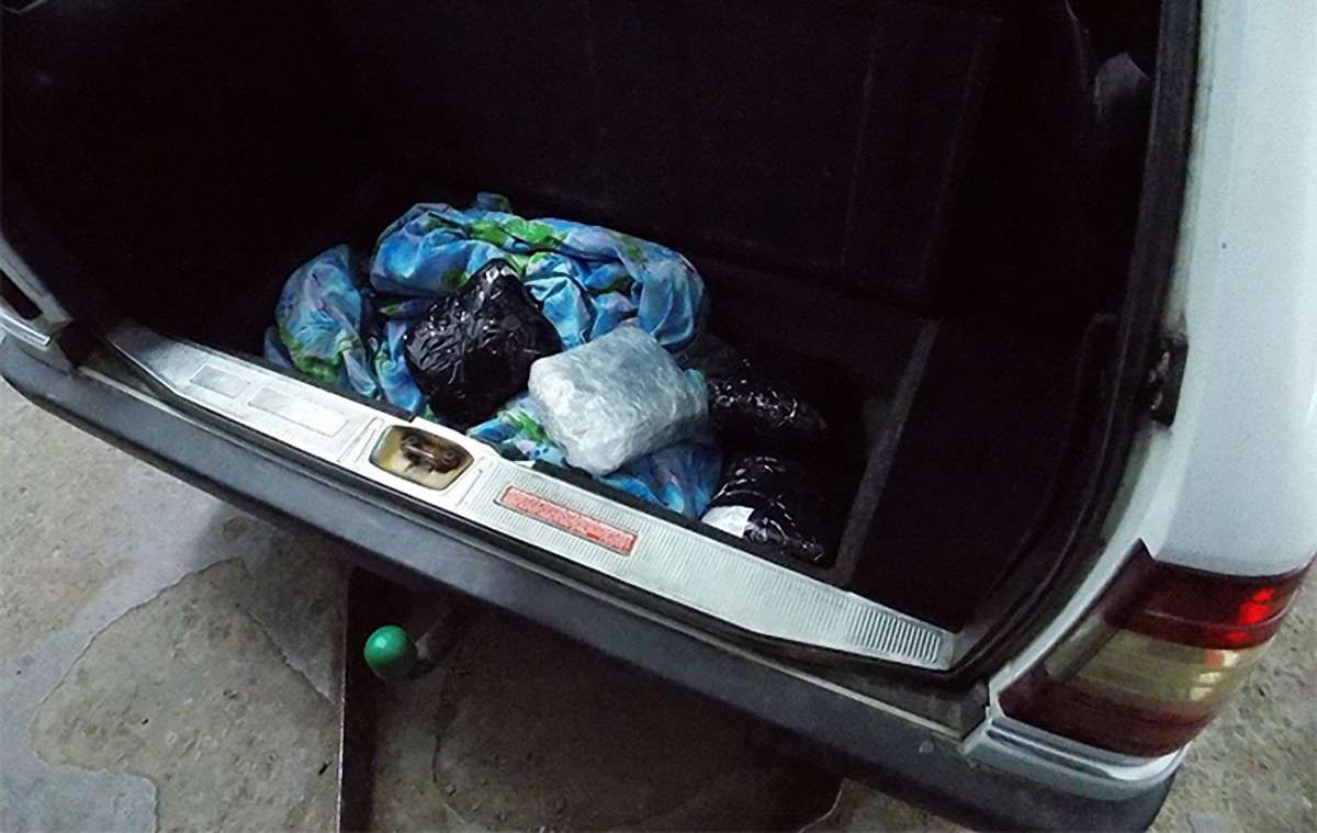 29-річний укранець з подвійним громадянством намагався провезти у Польщу 2 кг марихуани