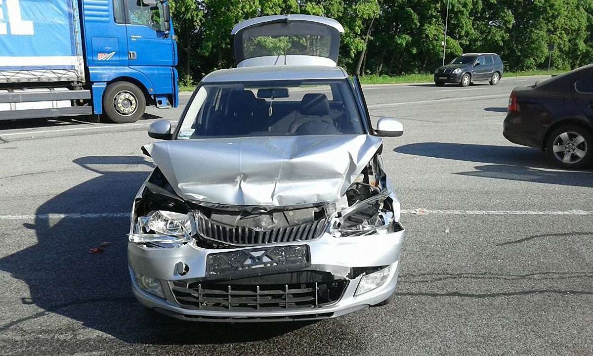 Внаслідок автопригоди біля Львова госпіталізували двох людей