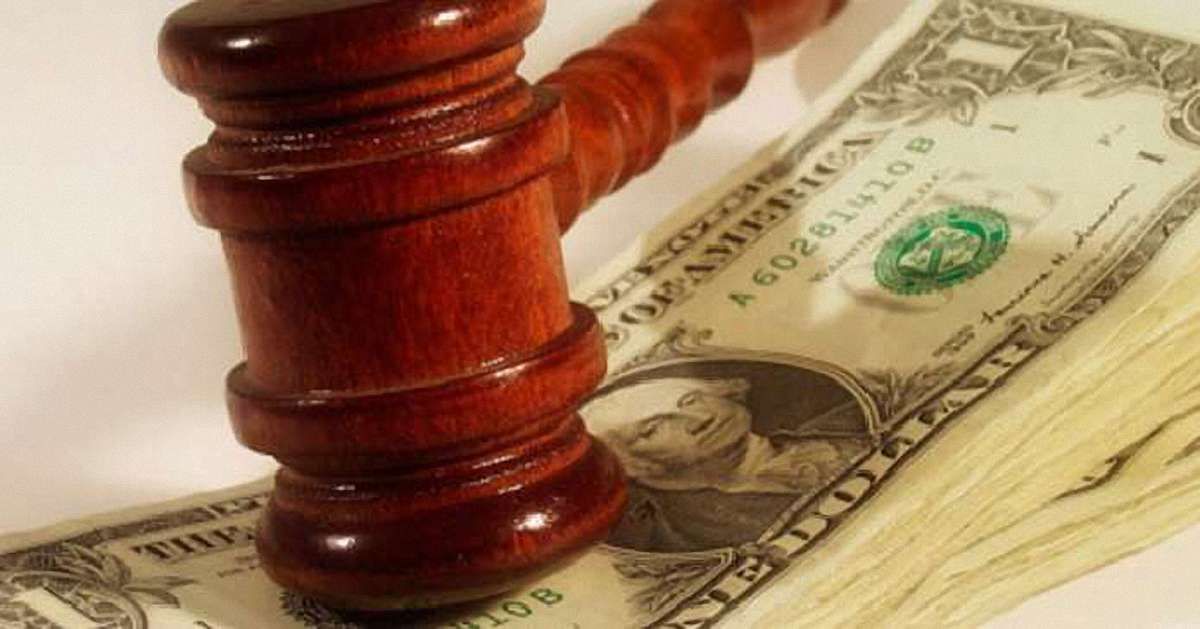 Українці найбільше довіряють  волонтерам, Церкві й ЗСУ, найменше -  судам, прокуратурі і владі