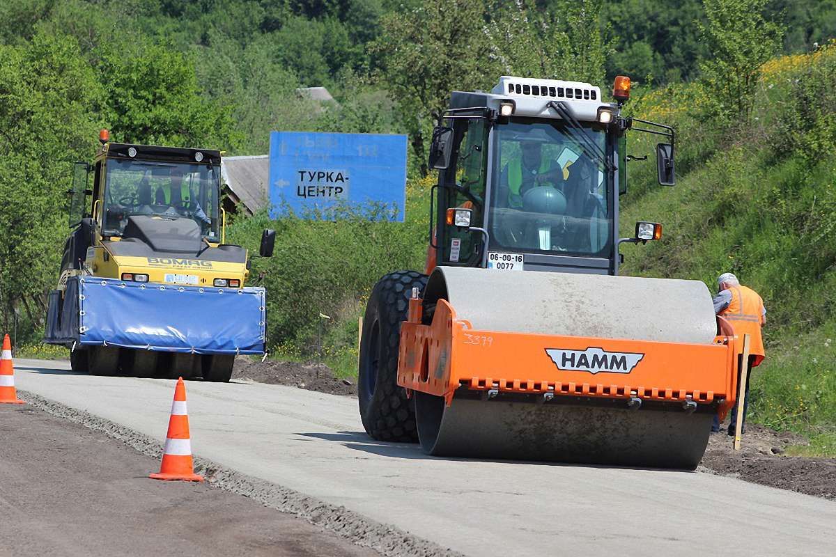 На Львівщині ремонтують дорогу від Турки до Закарпаття