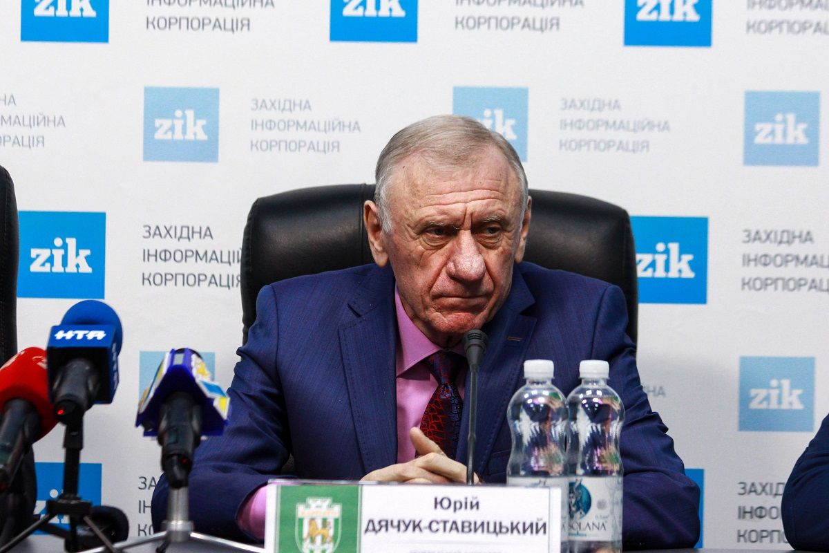На посаду головного наставника «Карпат» претендують троє тренерів