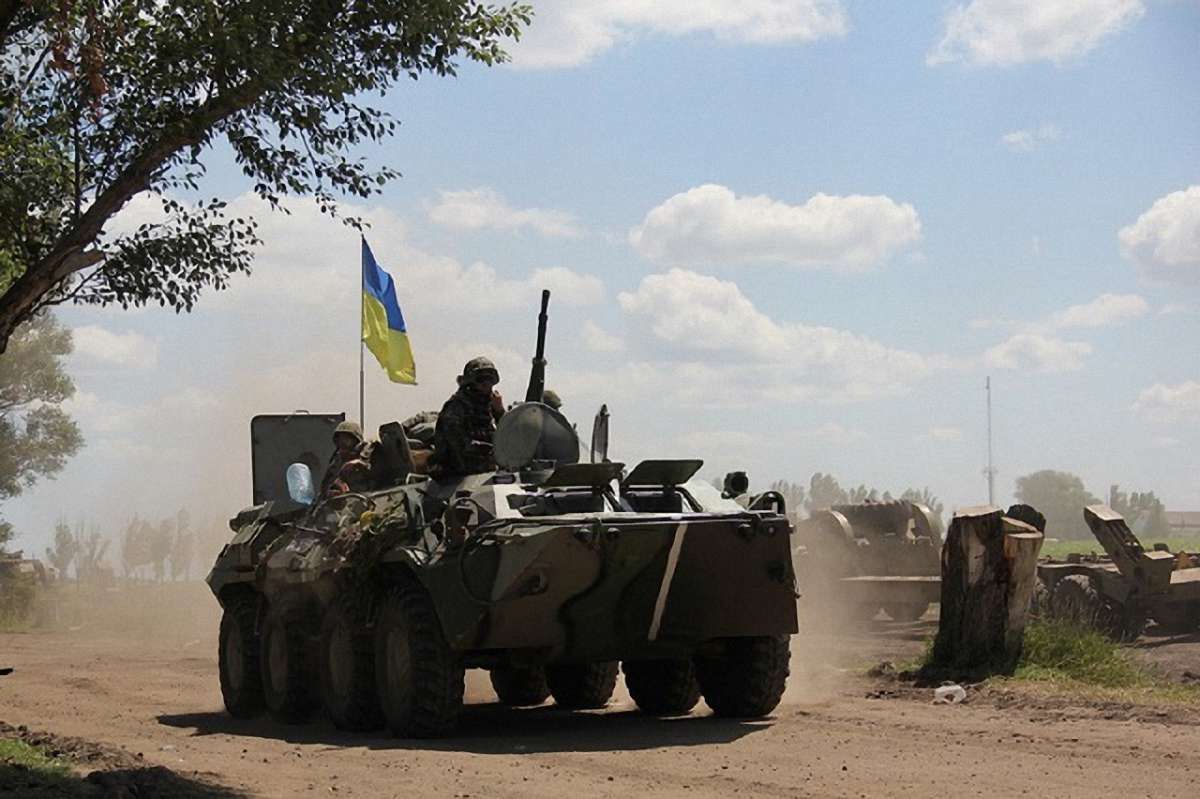 Біля Маріуполя підірвався БТР з українськими військовими