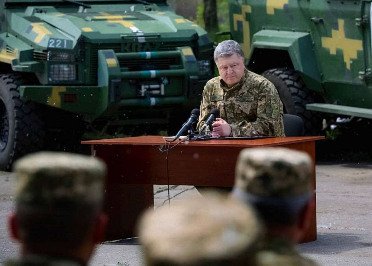 Порошенко доручив підвищити зарплату сержантам ЗСУ