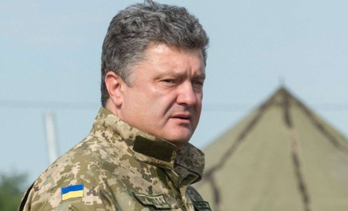 Порошенко розповів, як потрапив під обстріл біля Ізварино