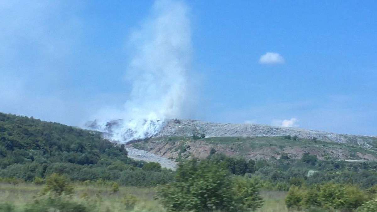 Під Львовом понад півдоби горить Грибовицьке сміттєзвалище
