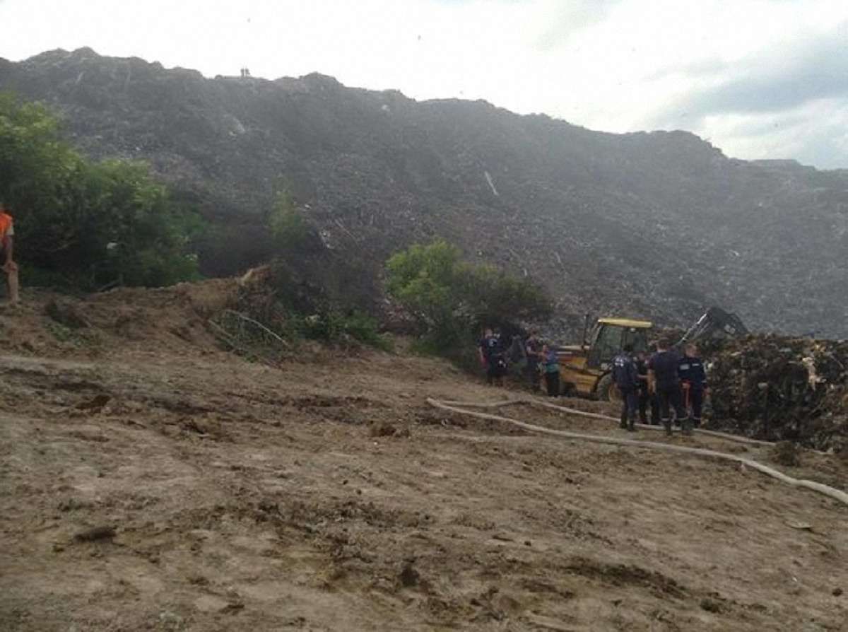Пошуки завалених пожежників на Грибовицькому сміттєзвалищі відновили