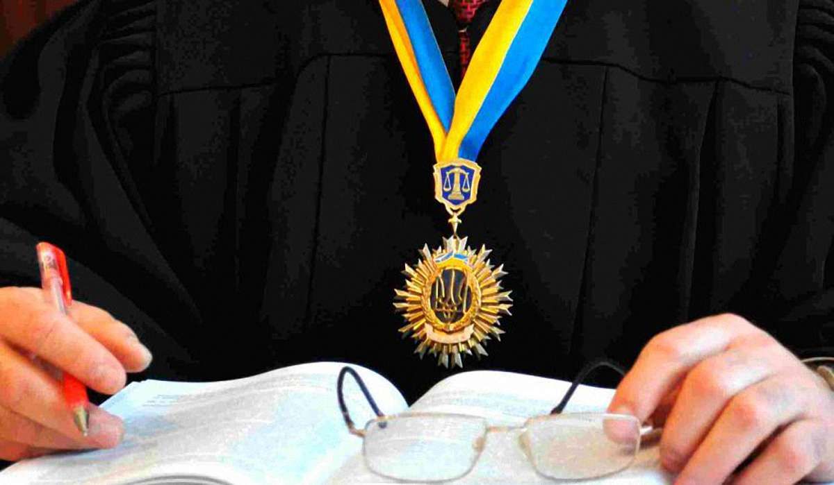 Порошенко пропонує невідкладно підвищити зарплати суддів