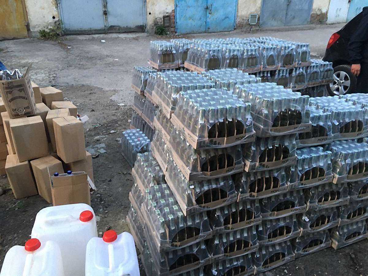 У Львові викрили цех з виробництва фальсифікованої горілки відомих торгових марок