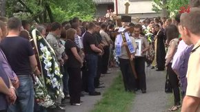 Сиренами пожежних машин провели в останню путь загиблих на сміттєзвалищі рятувальників