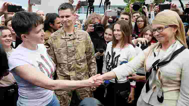 Надія Савченко розповіла, чому не взяла квіти в Тимошенко