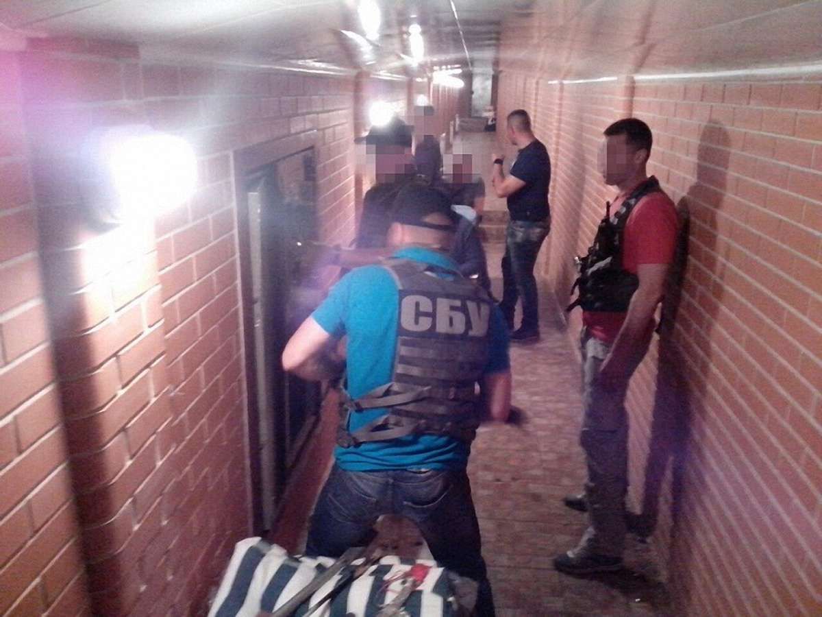 Під будинком затриманого за хабар заступника губернатора знайшли мережу тунелів зі скарбами