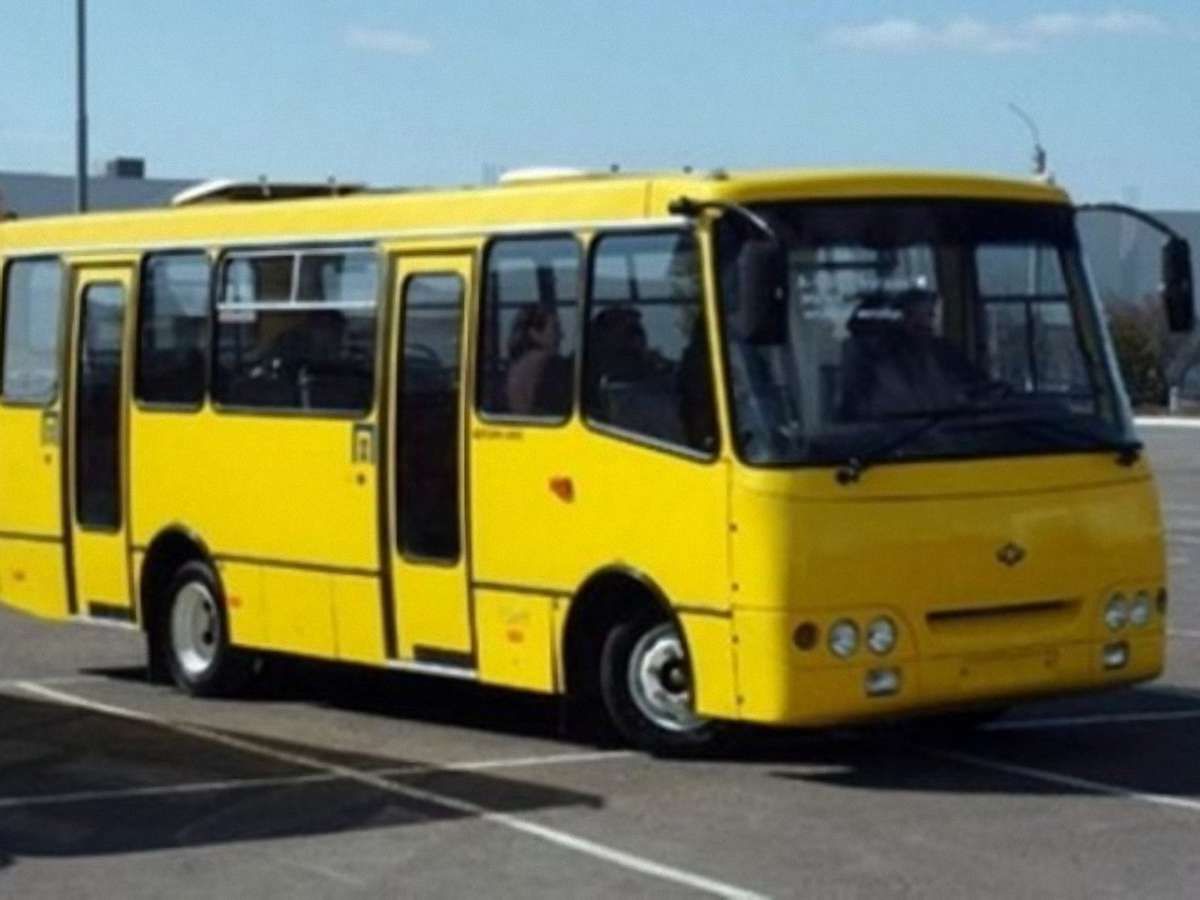 Водієві, що відмовився перевозити воїнів АТО, вручили повістку в армію 