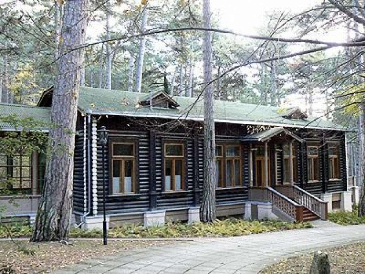 Окупанти заманюють туристів в Ялту екскурсіями у "будинок Сталіна" і "курінь Брежнєва"