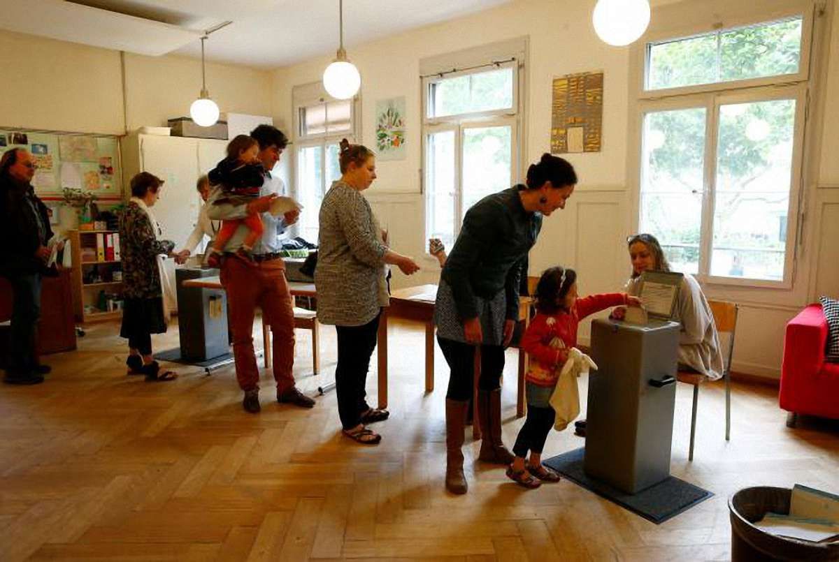 Швейцарці не захотіли отримувати $2,5 тис. щомісяця просто так