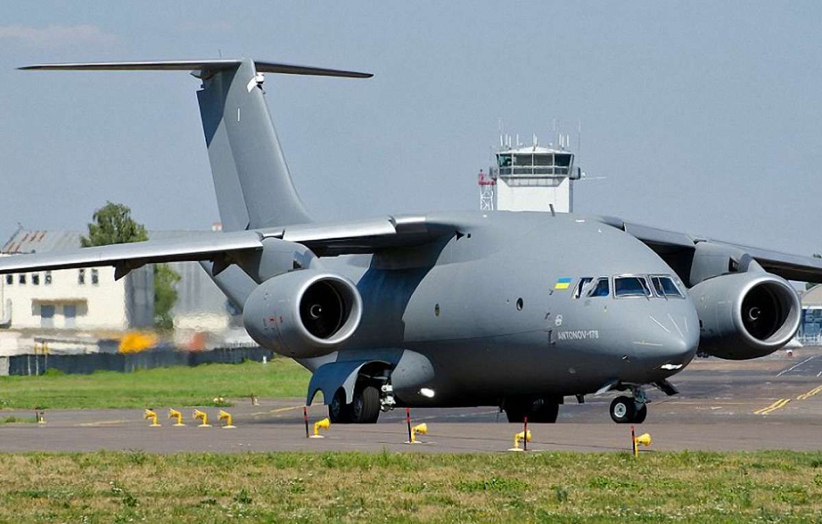 Азербайджан купить 10 літаків АН-178