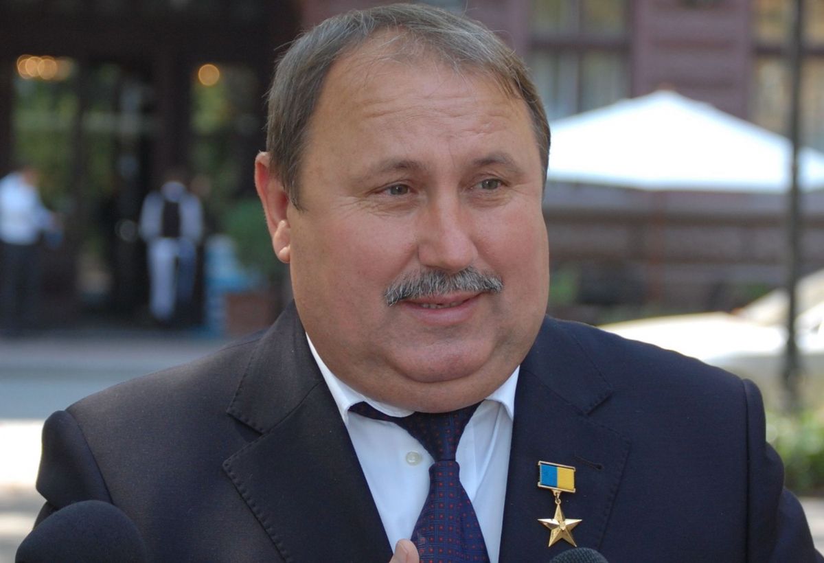 Упійманого на хабарі Героя України відпустили через скарги на високий тиск