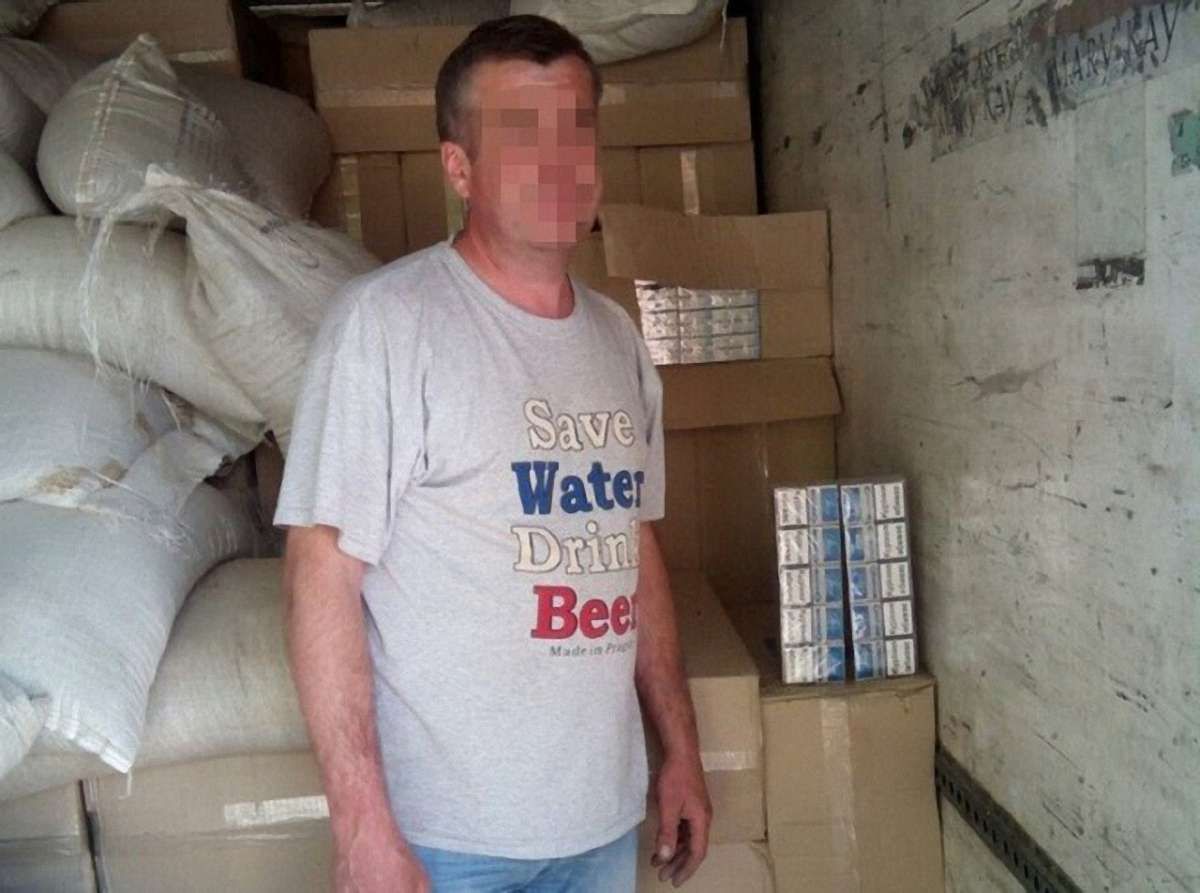 На Донбасі затримали вантажівку з контрабандними цигарками на ₴5 млн грн