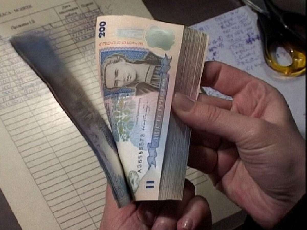 Суд зобов’язав Кабмін підвищити зарплати вчителям та викладачам на 22%  