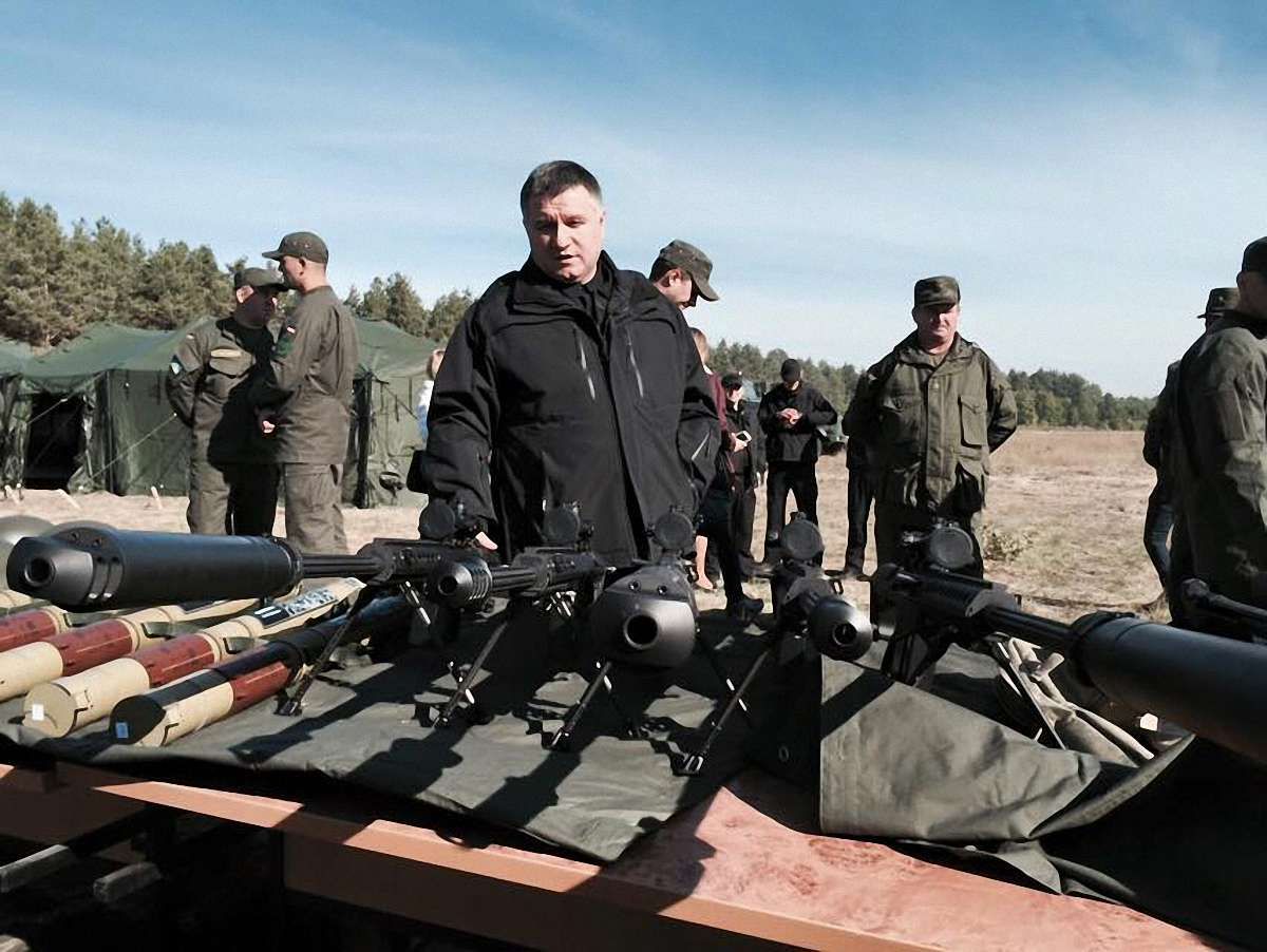 Аваков пояснив, чому вільний обіг зброї не вирівняє у правах всіх українців