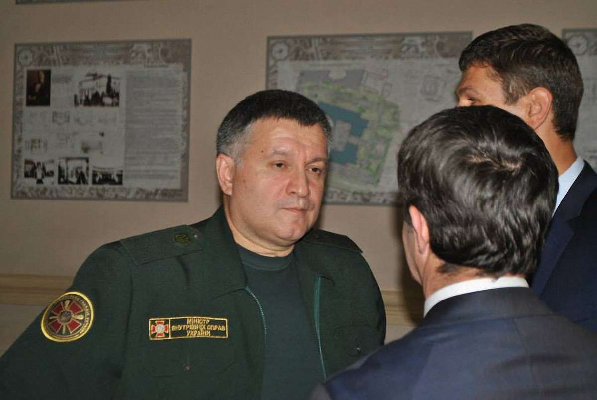 Аваков пояснив, чого іще бракує, щоб зупинити розкрадання держави