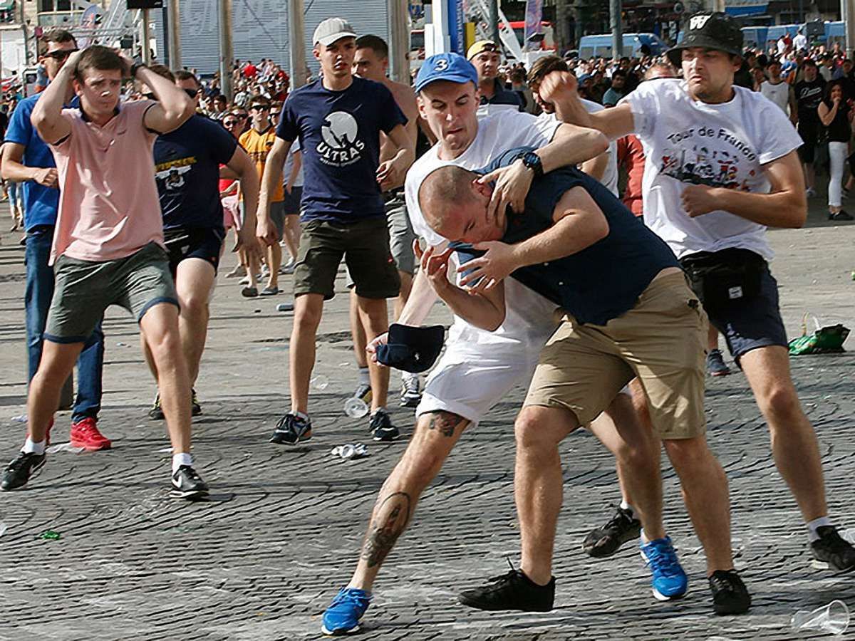 Хулігани з Росії навмисне готувалися до організації безладів у Франції – прокуратура Марселя
