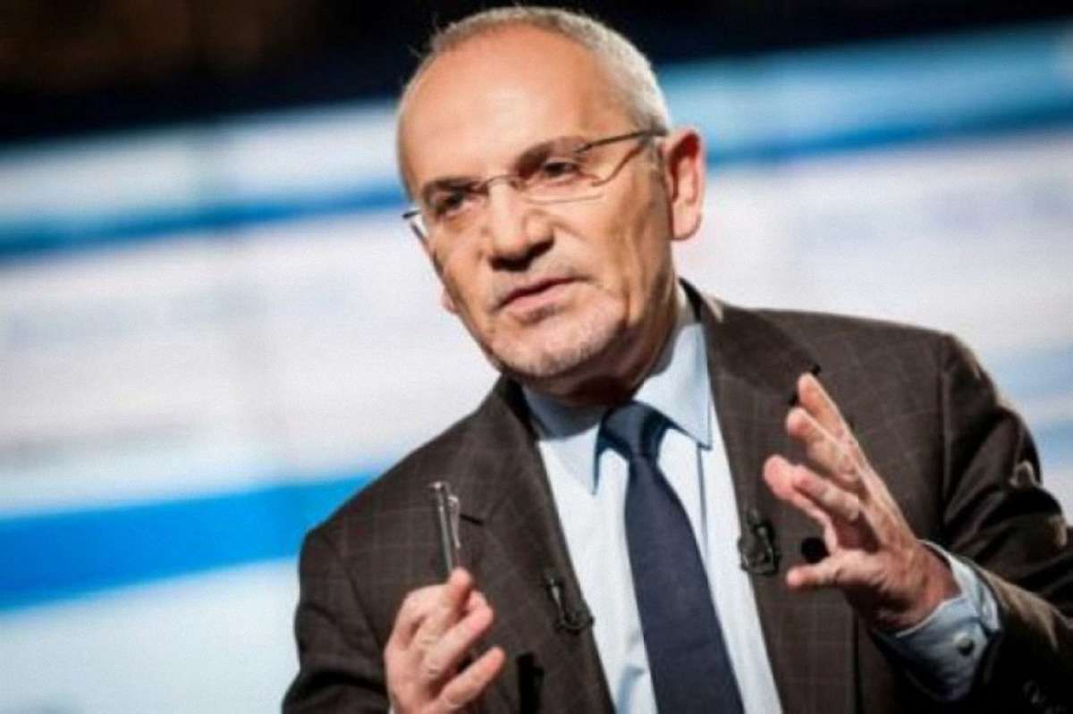 Суд дозволив Савіку Шустеру працювати в Україні
