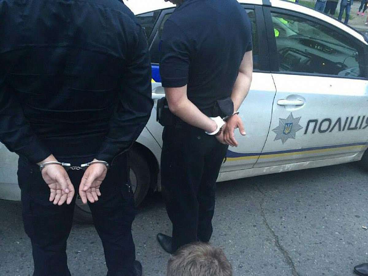 В Одесі на хабарі у ₴7 тис. затримали двох патрульних поліцейських