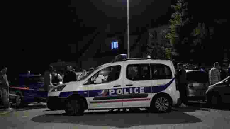 В Парижі нападник застрелив поліцейського і його дружину