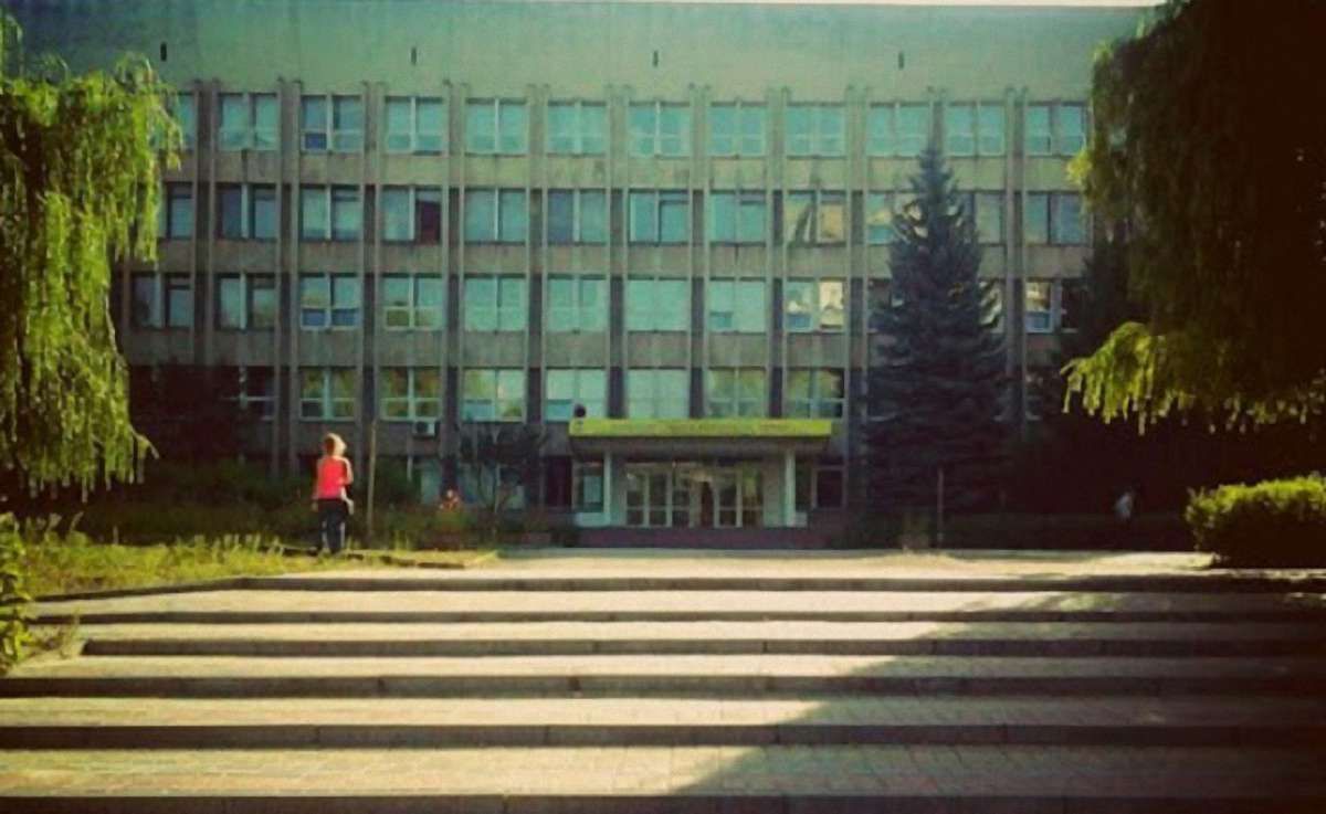 У Львові зловмисники зв’язали охоронця та пограбували коледж