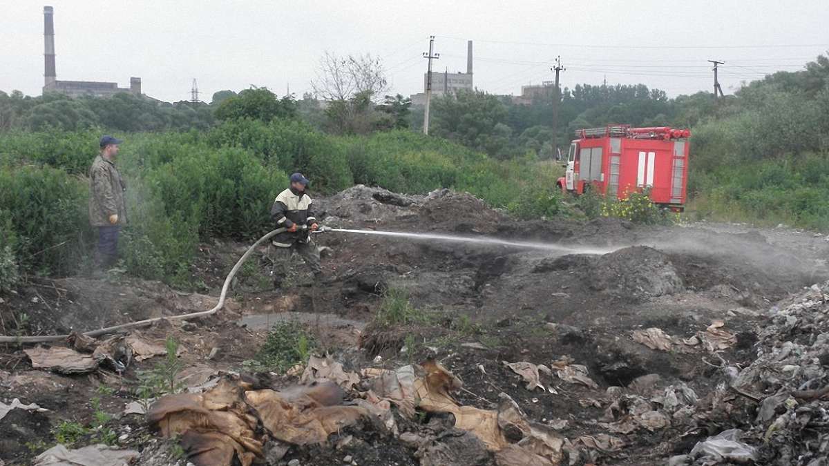 У Жидачівському районі горить 3,5 га сміттєзвалища