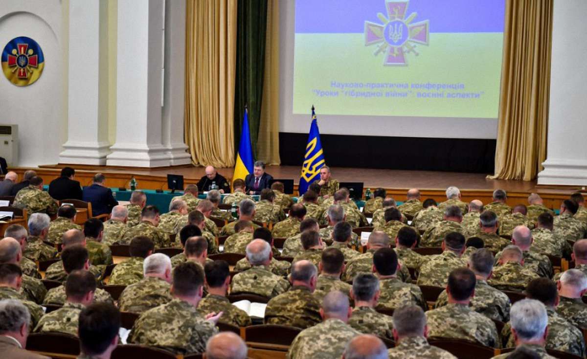 Порошенко вимагає «відшліфувати» план загальної мобілізації та запровадження воєнного стану